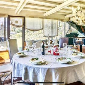 5 bedroom villa with pool and tennis court near San Gimignano, sleeps 10